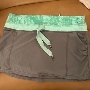 Lululemon grey aqua skort size 6 short